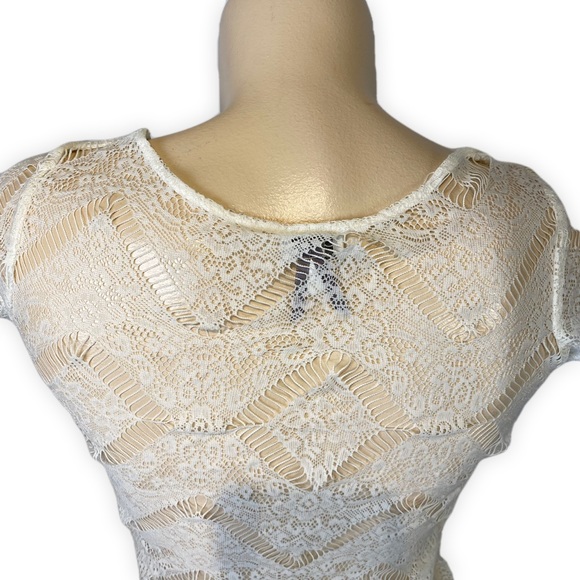 Off White Top Lace with Front Pocket • Size XSmall - Picture 7 of 9